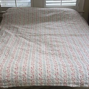 Simply Shabby Chic reversible white pink rose, quilted throw twin coverlet